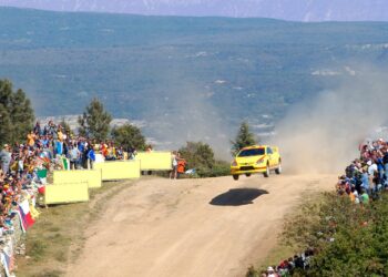 Free Stunts With Friends In Madalin Stunt Cars 3