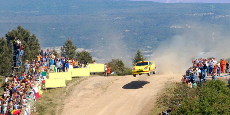 Free Stunts With Friends In Madalin Stunt Cars 3