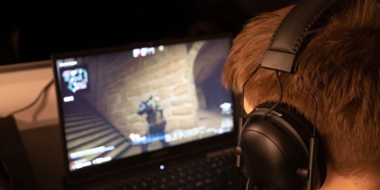 How to Play Counter-Strike: Global Offensive for Beginners 9 How to Play Counter-Strike: Global Offensive for Beginners