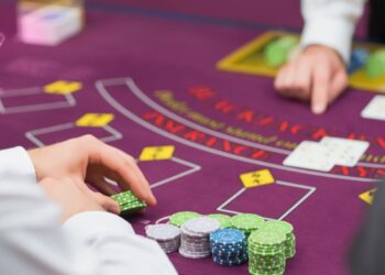 What are the Differences Between European and American Blackjack?
