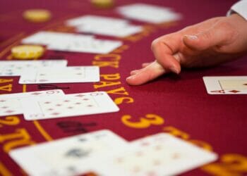 Differences Between Online and Traditional Blackjack