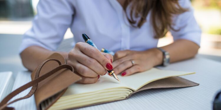 kalimat yang mengandung perintah dalam teks prosedur adalah kalimat