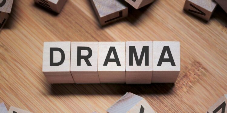 bagaimana ciri-ciri umum drama