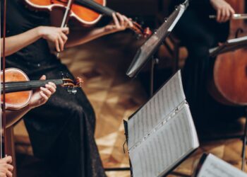 chord gitar stand here alone - wanita masih banyak