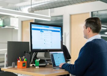 Why Should You Use a LinkedIn Caption Generator Tool? 2 Why Should You Use a LinkedIn Caption Generator Tool?