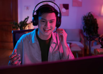 Navigating Cross-Cultural Connections in Online Gaming Communities