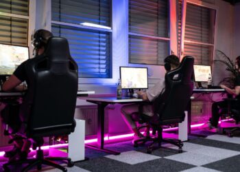 How Players Study Drop Patterns Before Spending in CS2