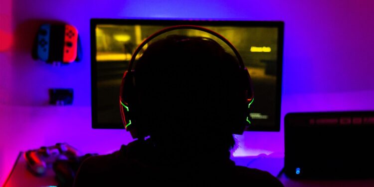 Can Online Games Improve Problem-Solving Skills?
