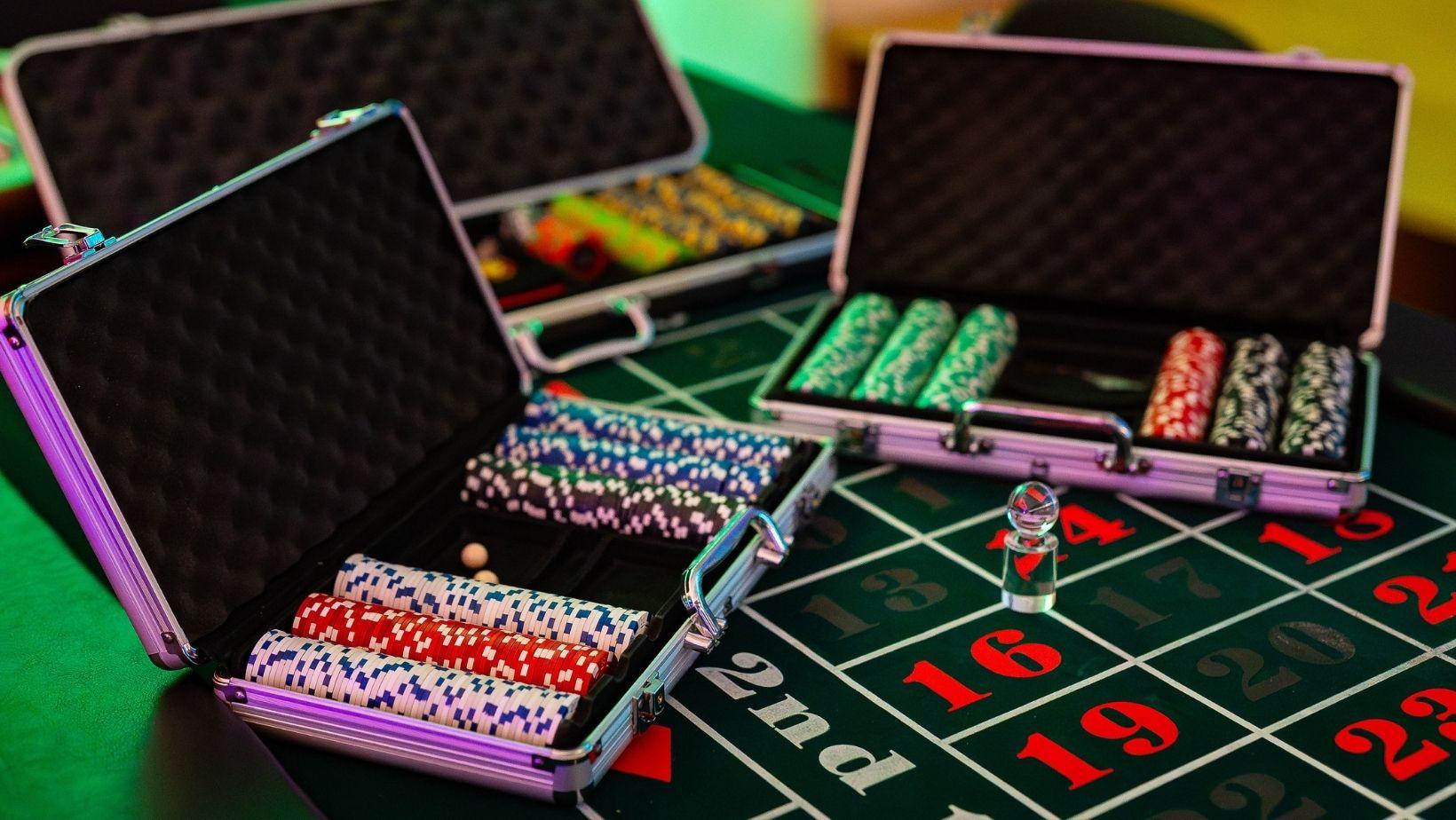 Gambling and Shift Workers: Why Irregular Schedules Create Higher Risk
Profiles