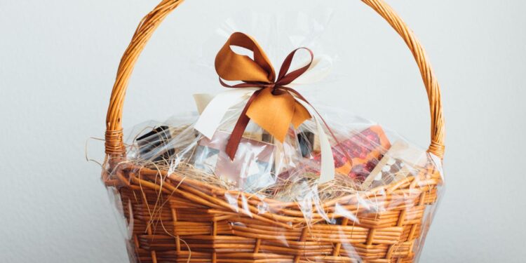 Gourmet Gift Baskets for Russia: A Delicious Alternative to Flowers